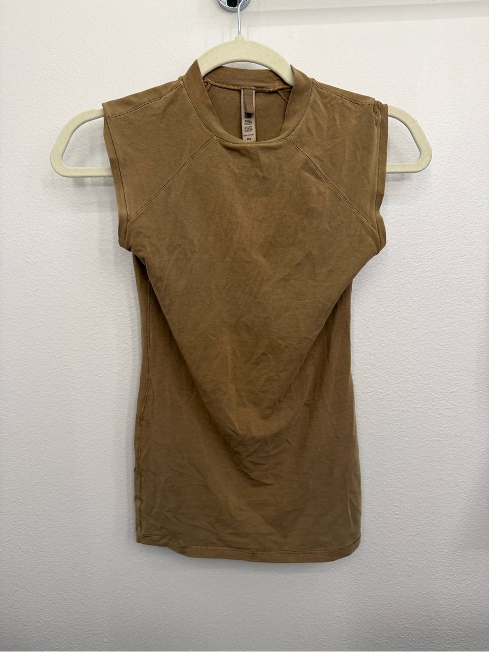 SKIMS Sleeveless Crewneck Tank in Warm Brown